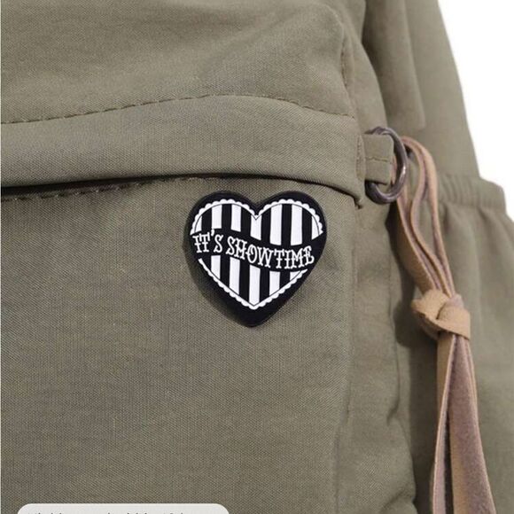 Goth Beetlejuice Heart Pin,”it’s showtime!” Tim Burton fun! - Picture 2 of 2